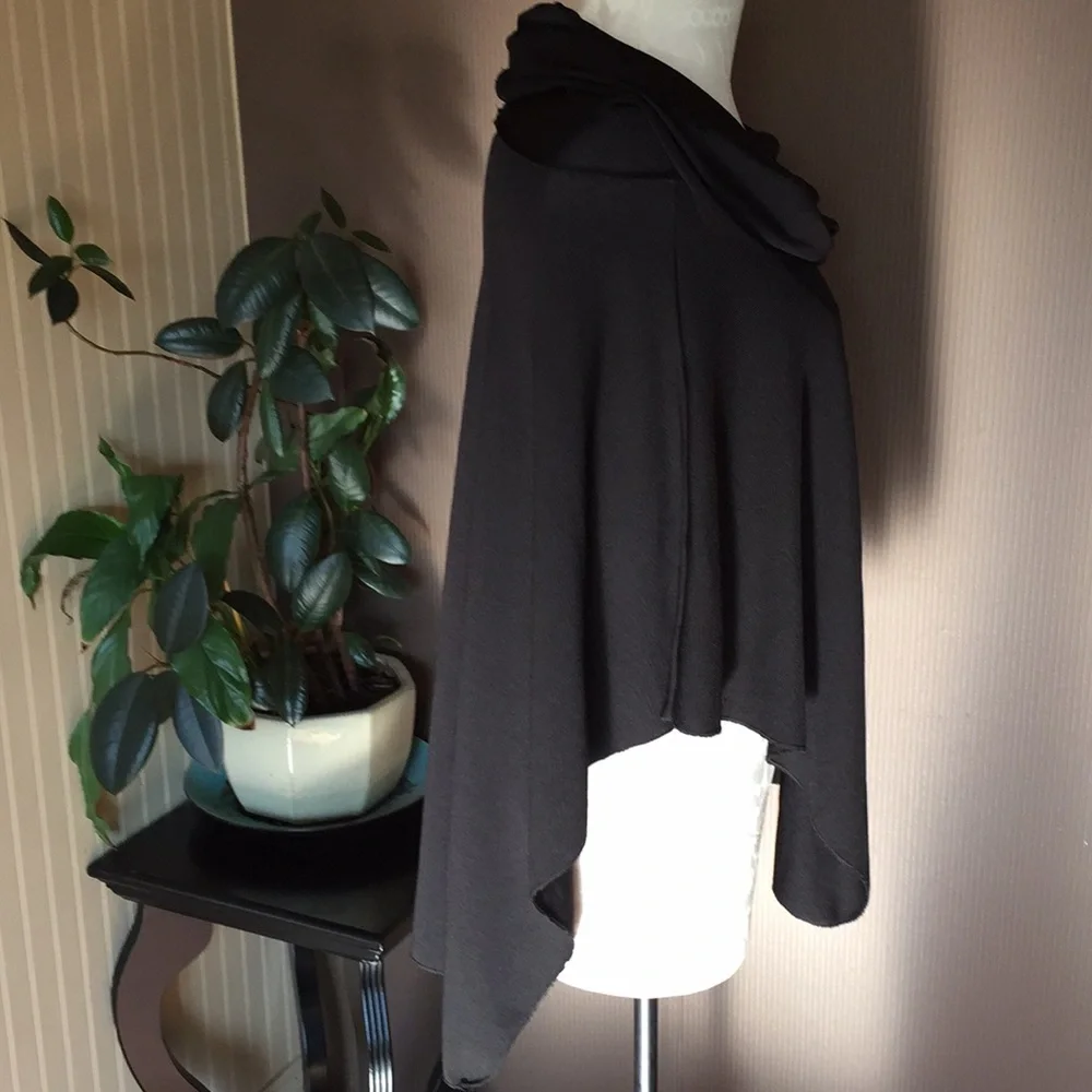 Black poncho shale‎ cowl neck os